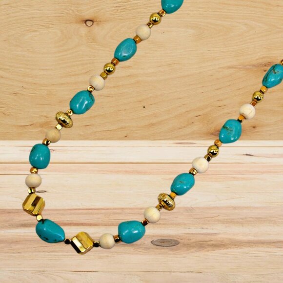 Turquoise stone necklace mixed with white wood beads and gold beads. - Picture 9 of 12